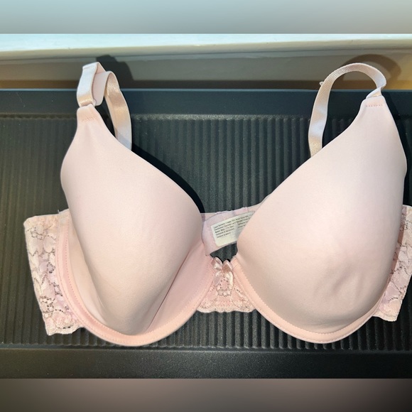 MaidenForm Baby Pink Laced Lined Bra. Size 36D, great condition. Loosely worn. - Picture 6 of 9